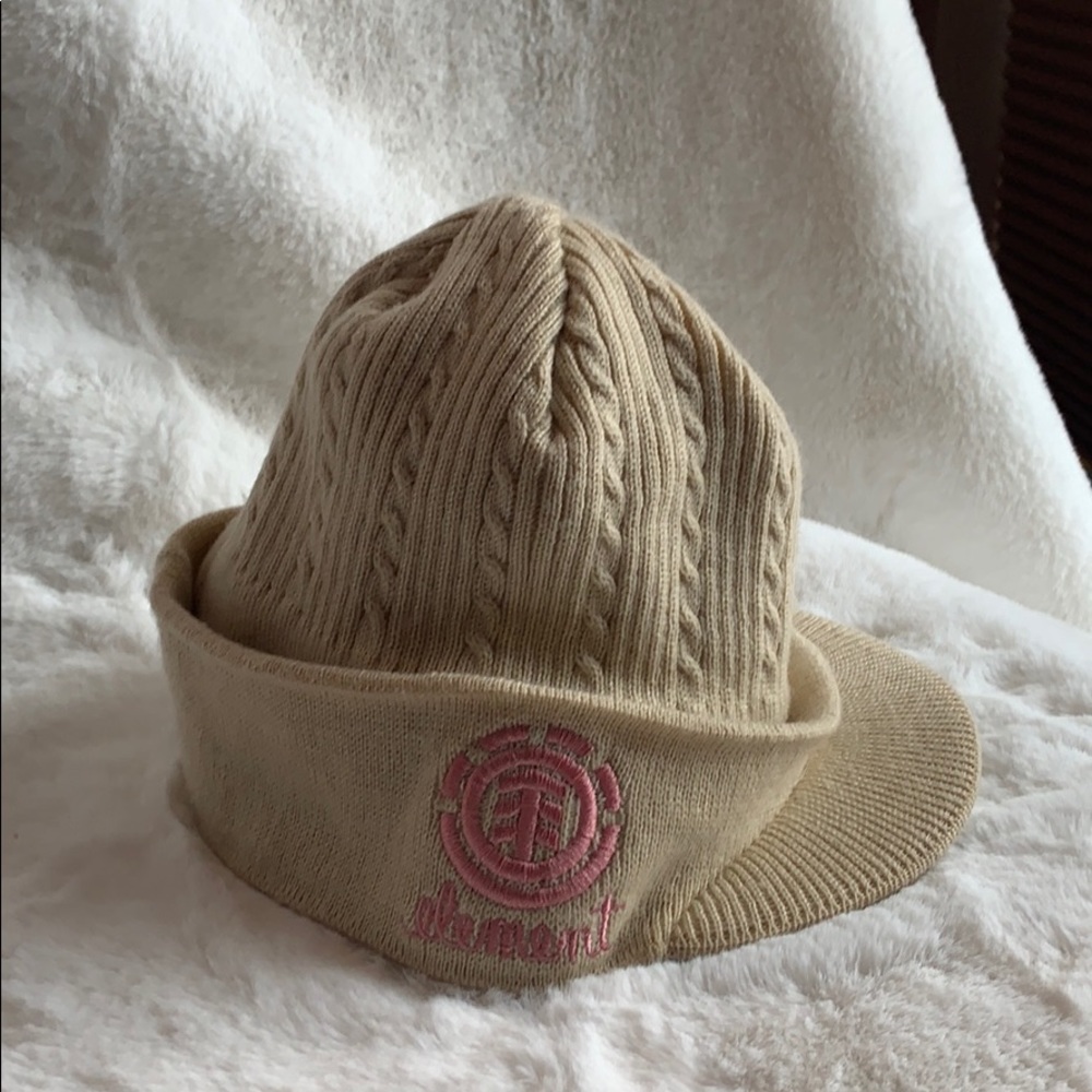 Women’s Element beanie with front bill